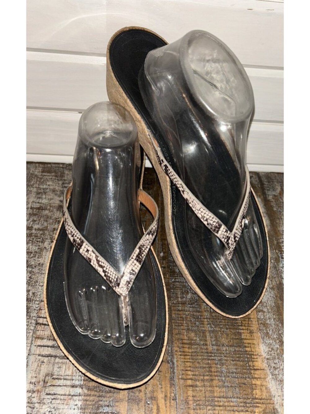 FitFlop Sz 10 Linny Snake Print Leather Toe Thong Cork Wedge Heel Sandal